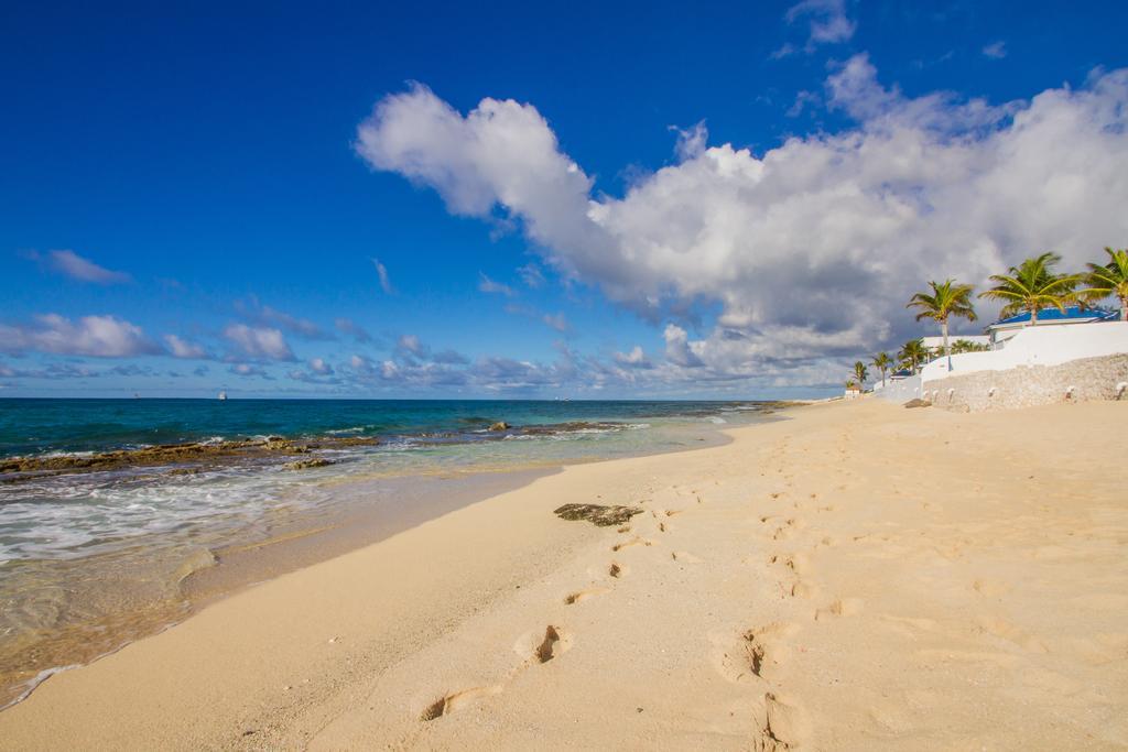 La Vista Beach Resort Simpson Bay Exterior photo